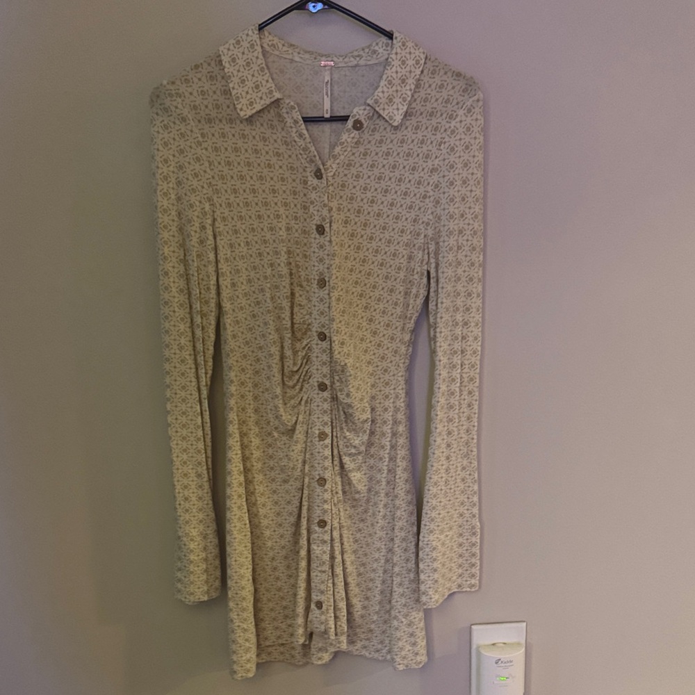 Free People buttoned dress w/ beige and white pattern sz M